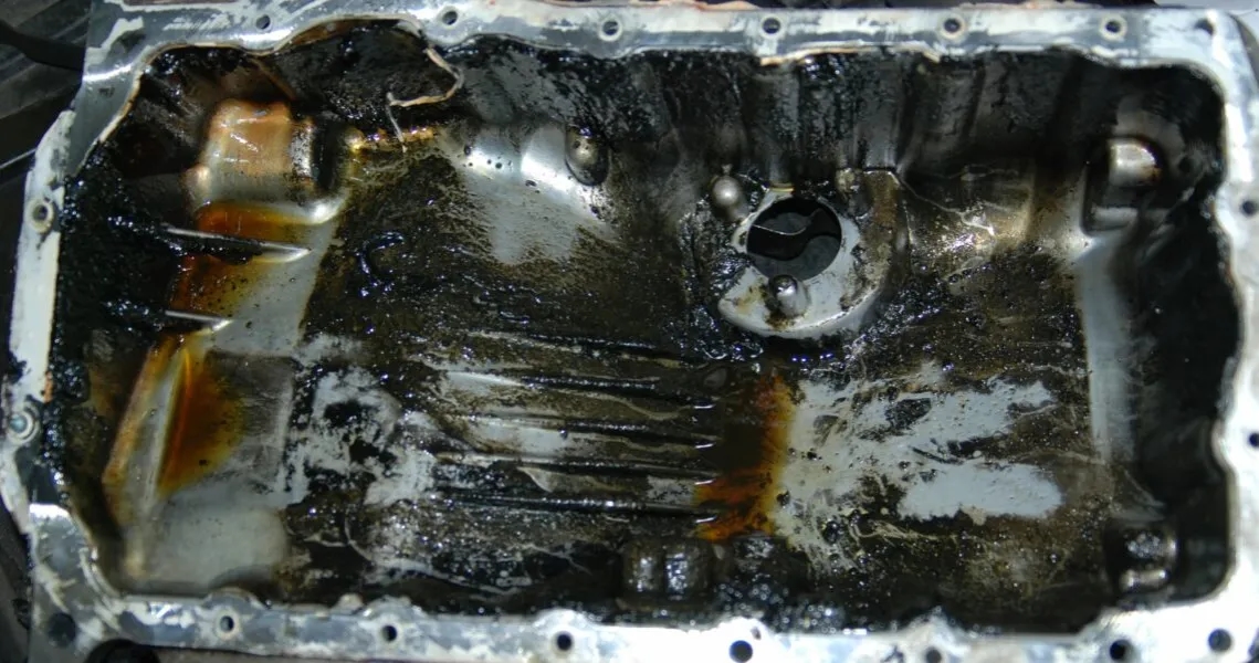 Motoröl reinigen: So befreien Sie Ihren Motor von Ablagerungen