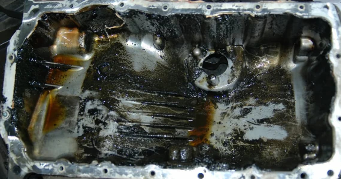 Motoröl reinigen: So befreien Sie Ihren Motor von Ablagerungen