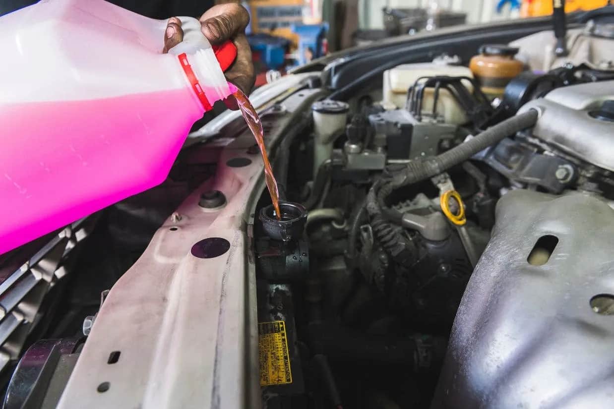 Kühlflüssigkeit Auto: So vermeiden Sie teure Motorschäden und Überhitzung