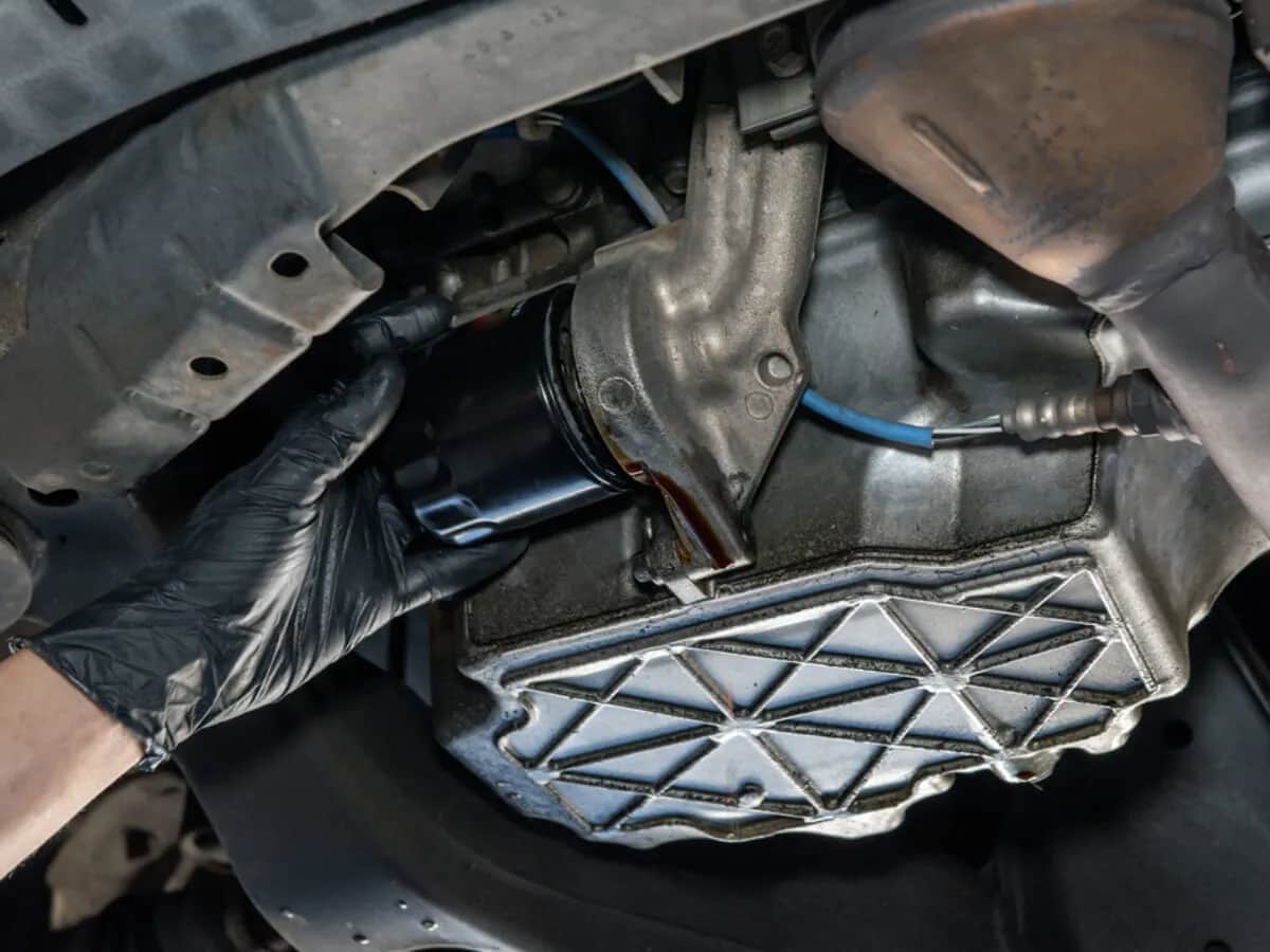 Wie oft sollte der Ölfilter gewechselt werden, um Motorschäden zu vermeiden?