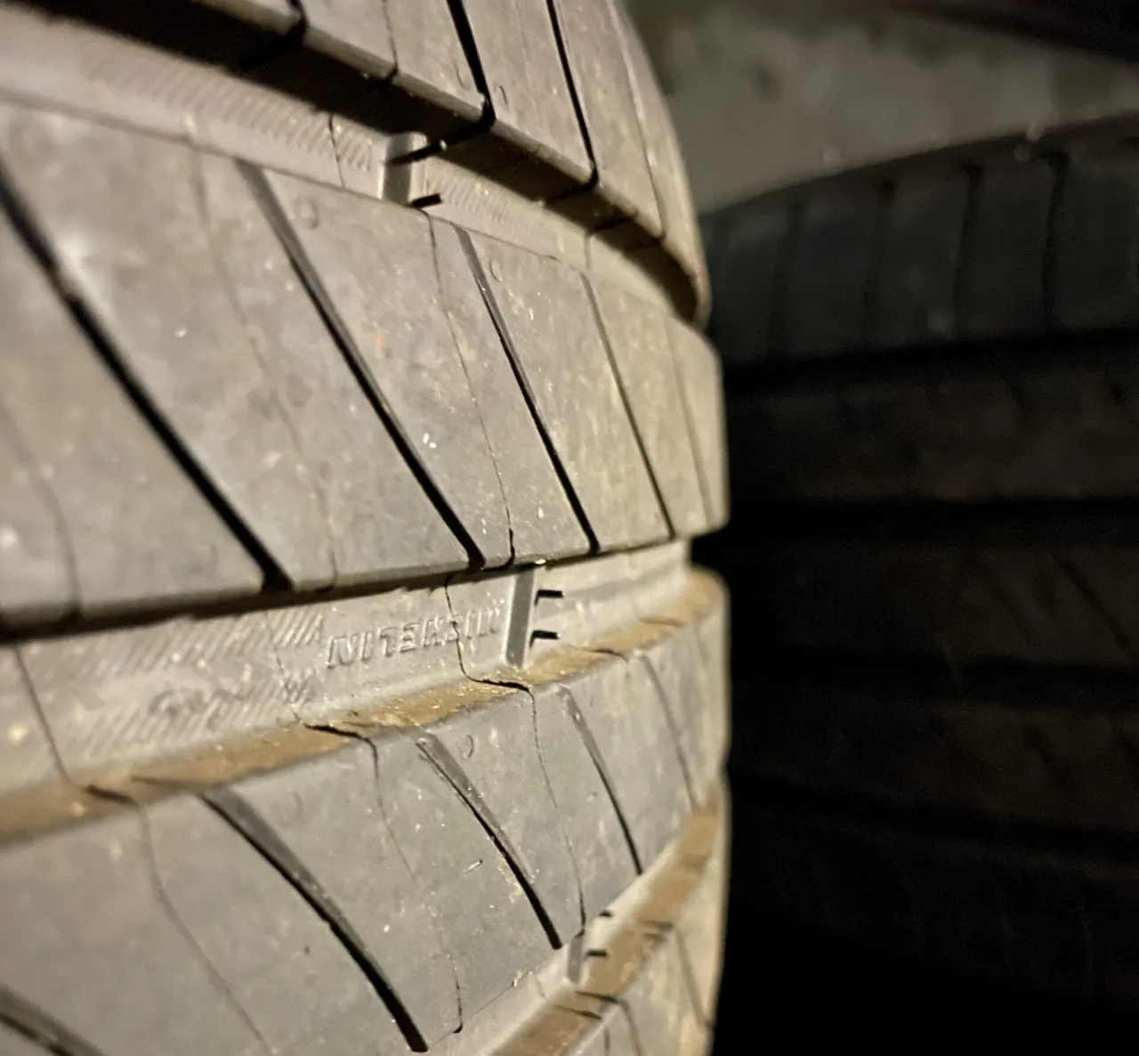 Die richtige Profiltiefe für Winterreifen: Sicherheit und gesetzliche Vorgaben